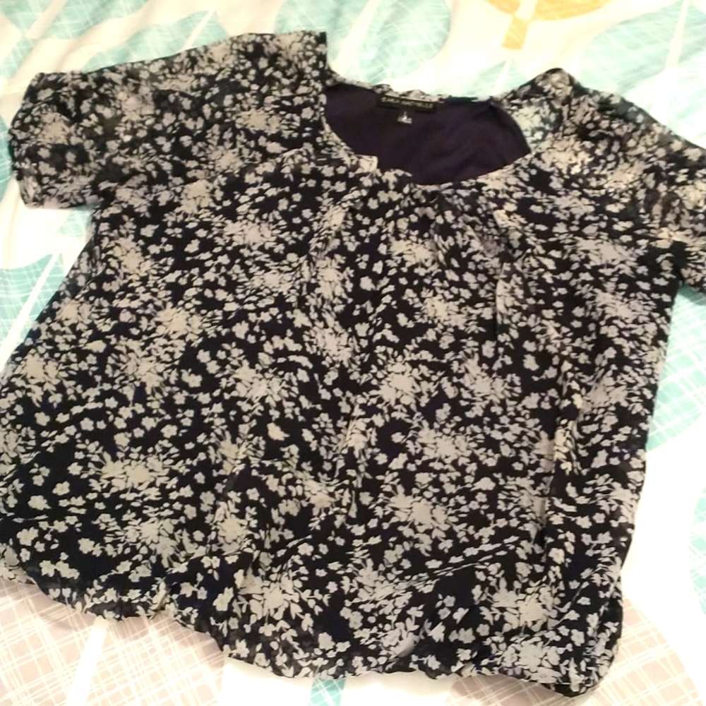 Sarah Michelle business casual top